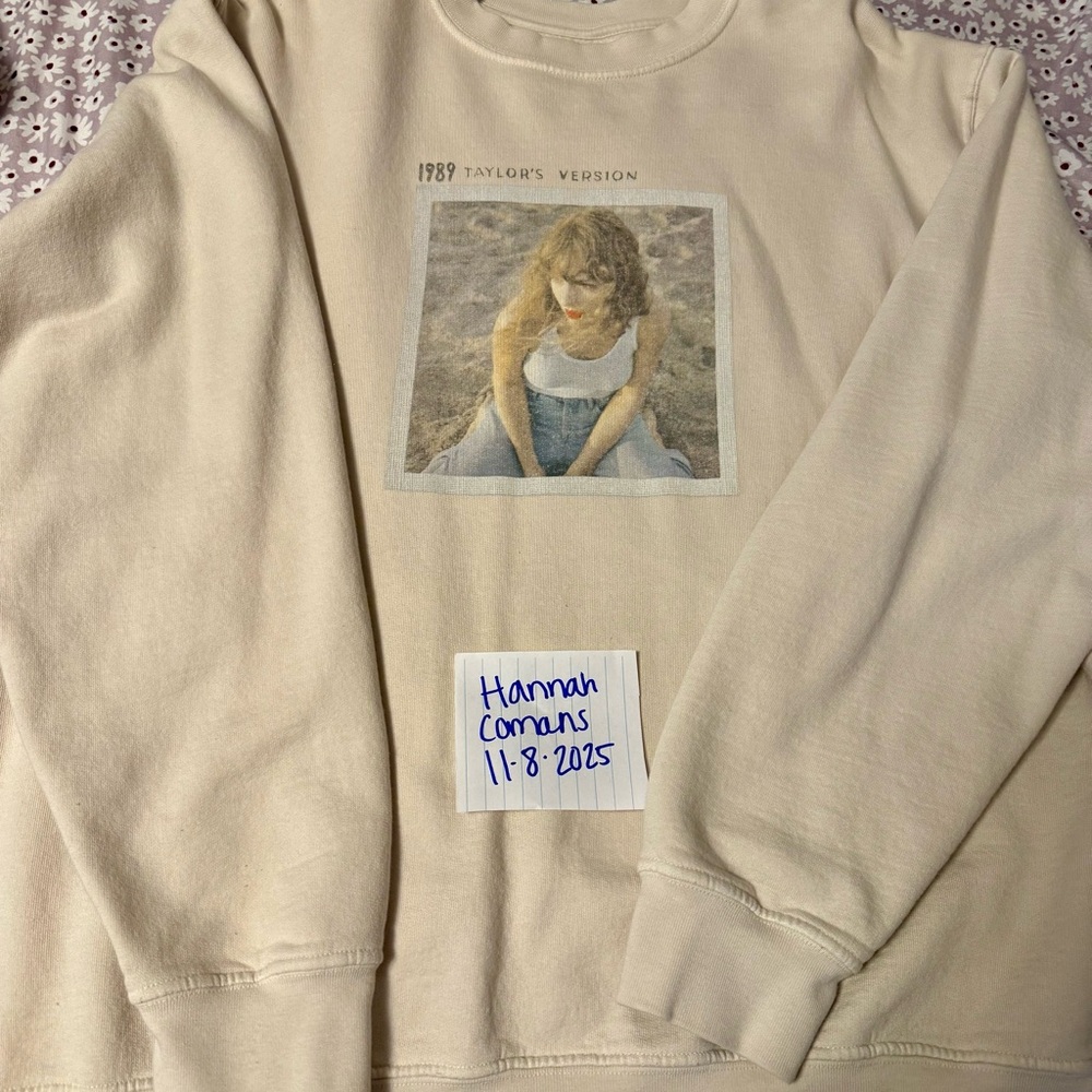 Taylor Swift 1989 sweatshirt